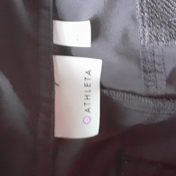 Athleta sz 14 shorts with silver closure and zipper mesh lined pockets - Picture 5 of 8